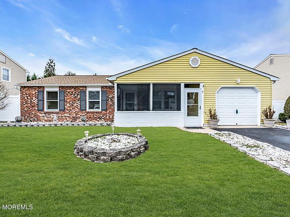 3rd image of 4 Evergreen Place