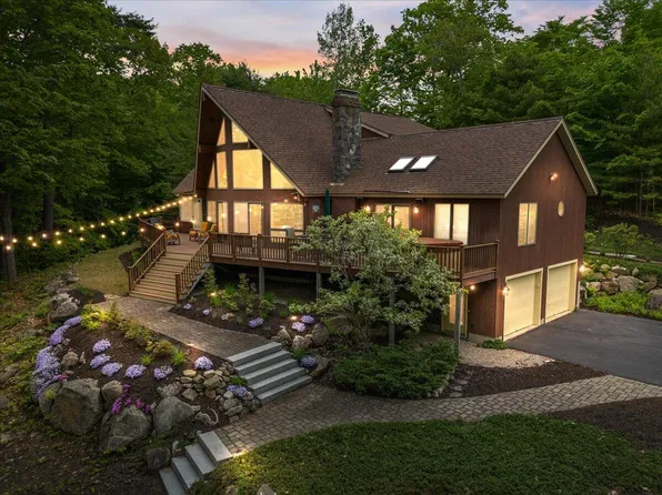 3 Christina Court, Raymond, ME 04071