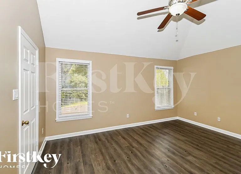 844 Tropicana Dr E — Photo 8
