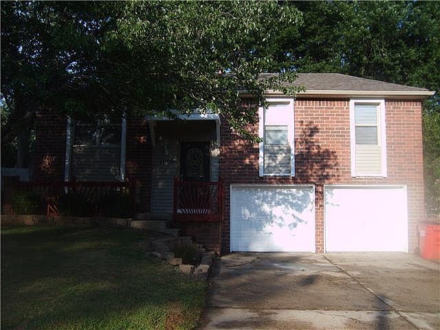 1st image of 1009 NW Berkshire Dr