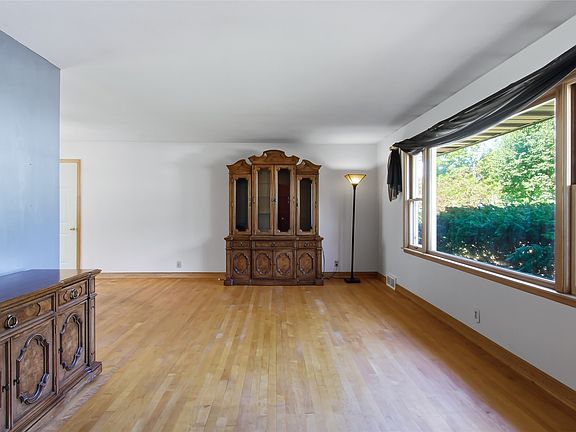 3rd image of 1613 Main Street
