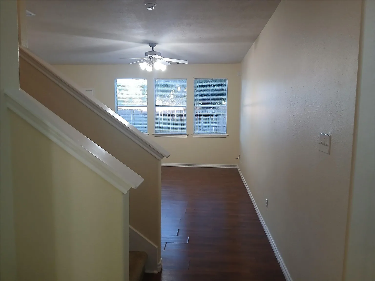 3 bed, 2.5 bath, 1683 sqft, $1,800 — Photo 2