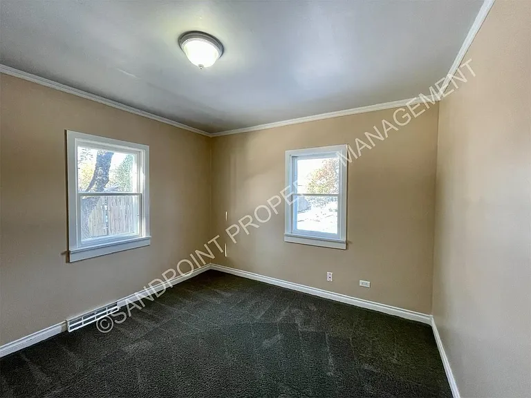 920 Larch St — Photo 14
