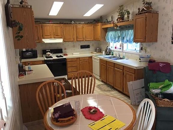 4th image of 42 Barnfield Dr