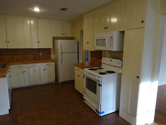 5th image of 1626 Antoine Dr