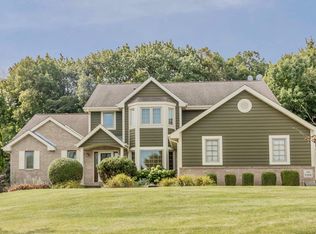 N52W16647 Oak Ridge Trl, Menomonee Falls, WI 53051