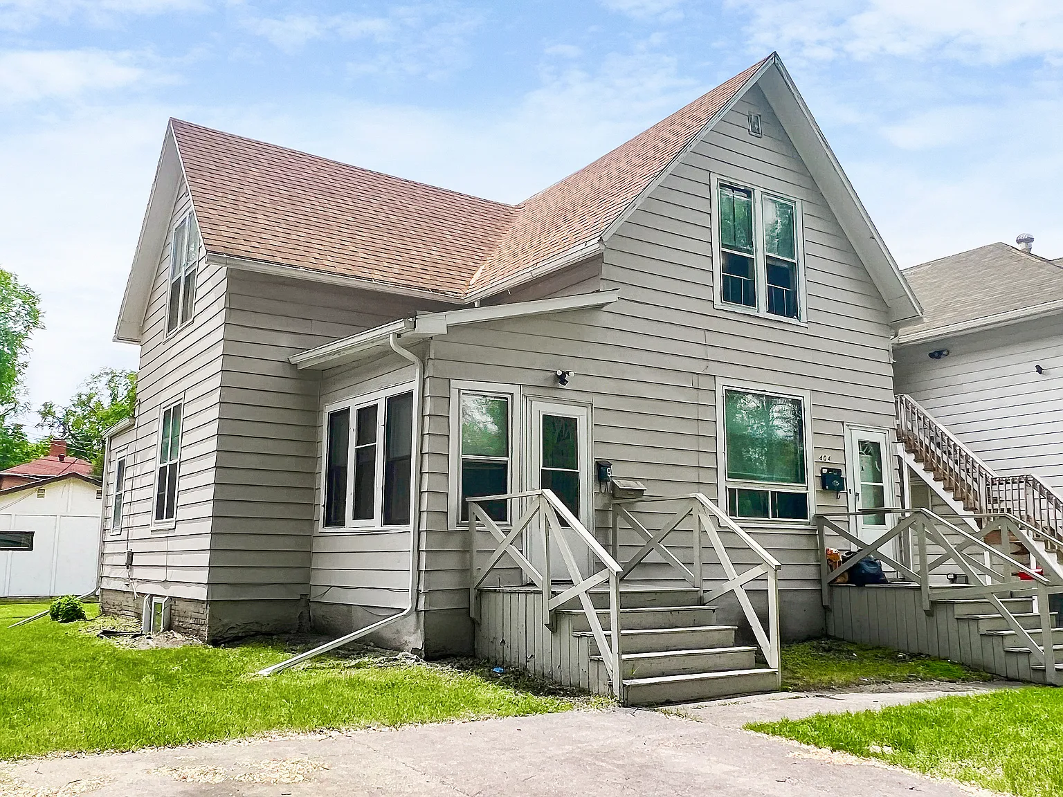 2 bed, 330 sqft, $765 — Photo 1