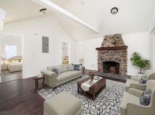 11 Alturas Rd, Highland Lakes, NJ 07422