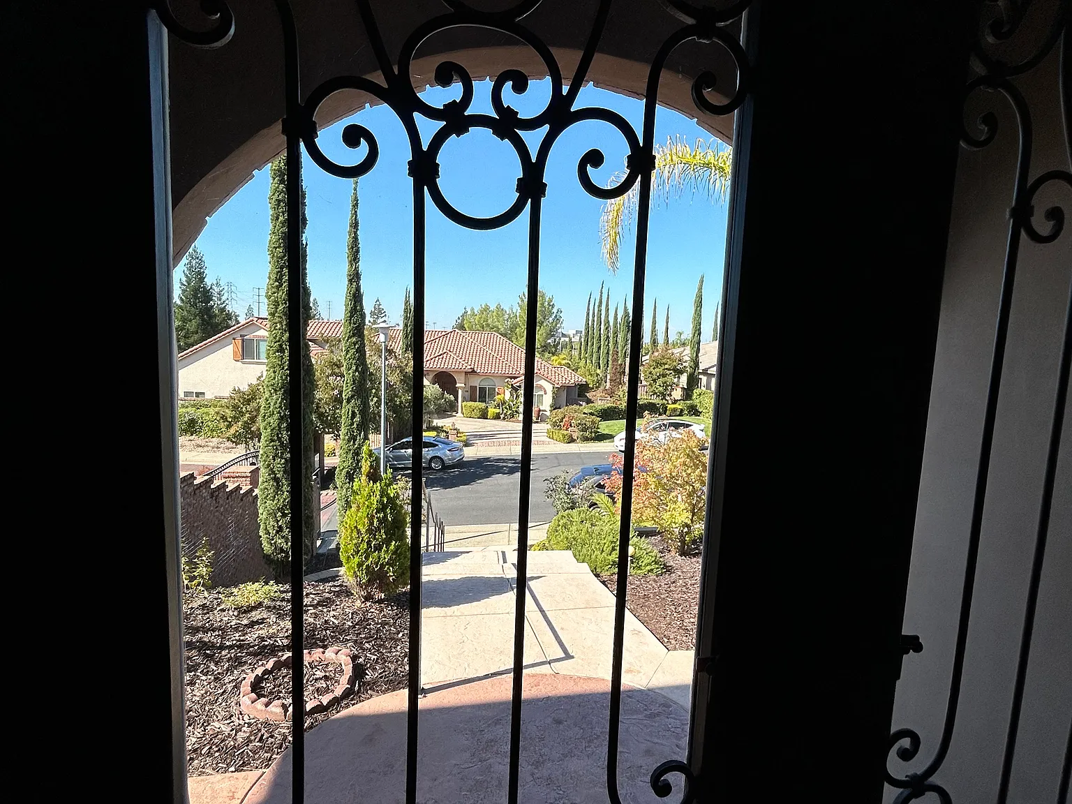 4 bed, 4417 sqft, $5,995 — Photo 2