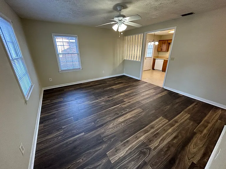 116 Burlinton Dr — Photo 3