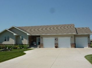 735 E Blue Stem Ln, North Platte, NE 69101