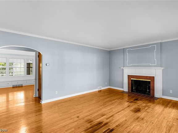 3rd image of 233 Oakley Ave