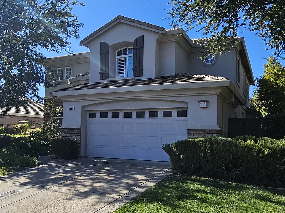 1160 Villagio Dr