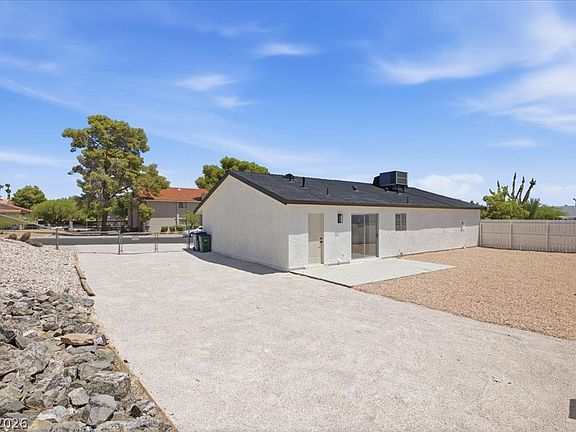 3rd image of 1326 Darlene Way