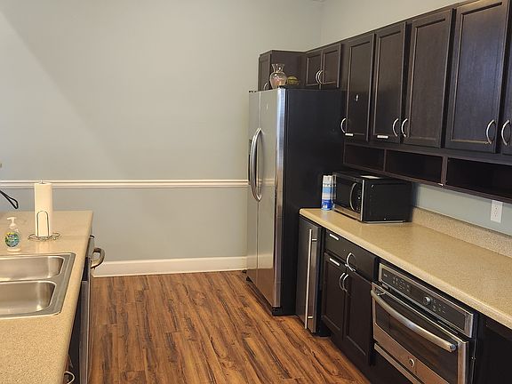 4th image of 850 Foxwood Dr #203