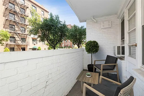 Sold by Douglas Elliman | media 10