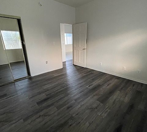 3rd image of 640 W 26th St #5