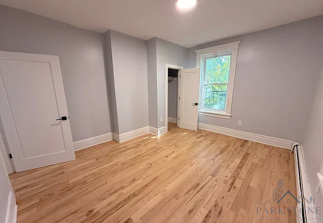 3 bed, 900 sqft, $2,595 — Photo 4