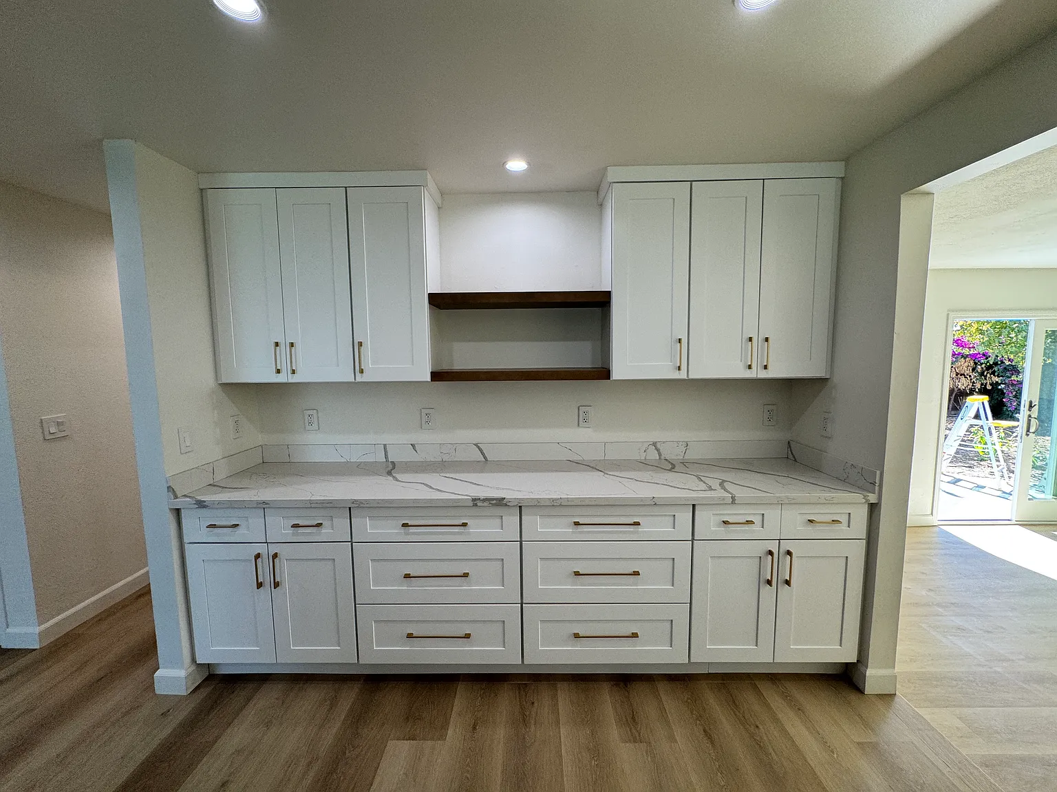 4 bed, 2007 sqft, $6,900 — Photo 2