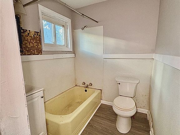 5th image of 33 A St