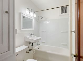 715 2nd Ave W APT 203, Seattle, WA 98109