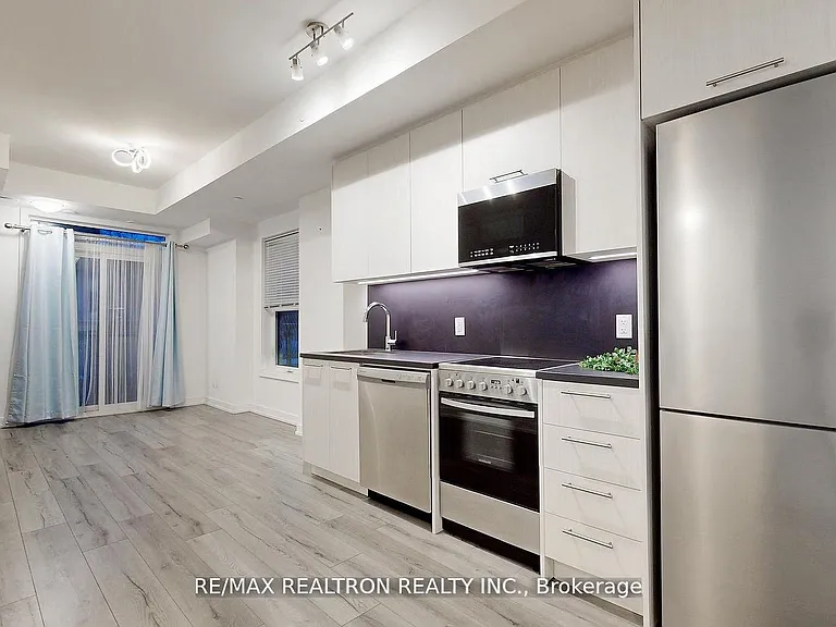 260 Finch Ave E #Townhouse 1 — Photo 8