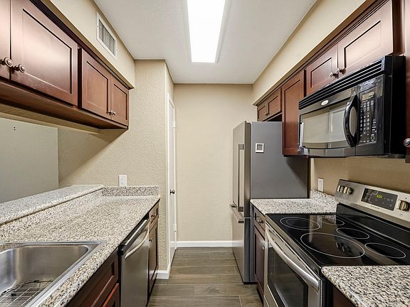 5th image of 6111 Beverly Hill St #28