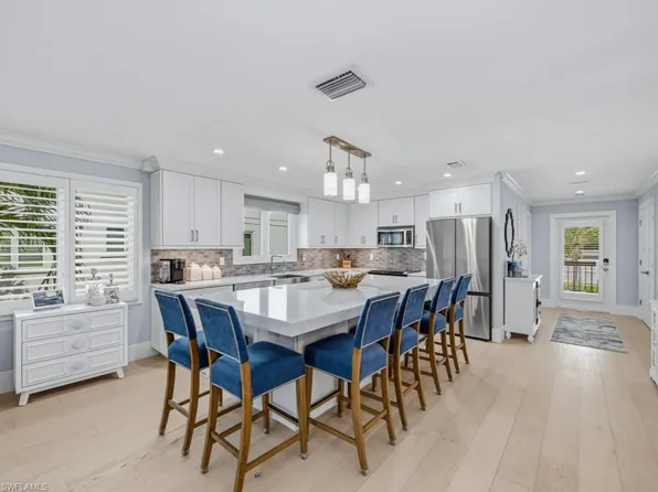 225 5th AVE S #103, NAPLES, FL 34102