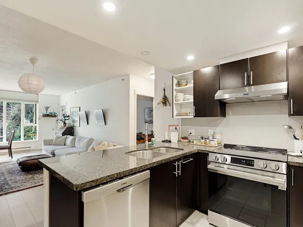 2520 Manitoba St #213, Vancouver, BC V5Y 3A6