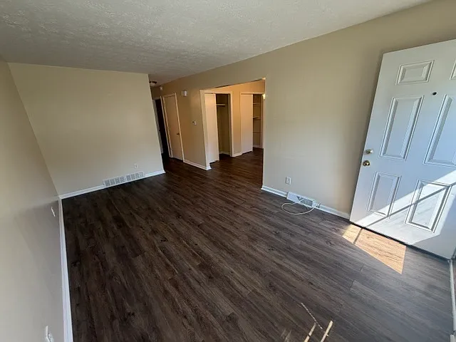 2 bed, 1000 sqft, $1,350 — Photo 3