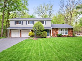 4 Mountain Rd, Penfield, NY 14526