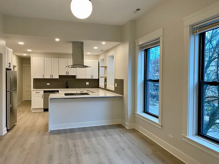 1034 W Belmont Ave #2F — Photo 12