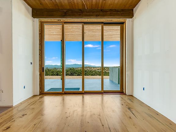 3rd image of 18 Vista Bella