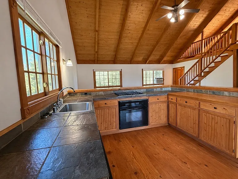 20250 Vineyard Ln — Photo 7