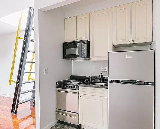 5th image of 235 W 14th St #D4
