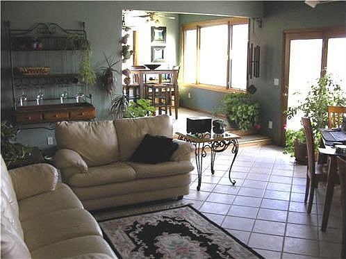 Family room toward breakfast nook