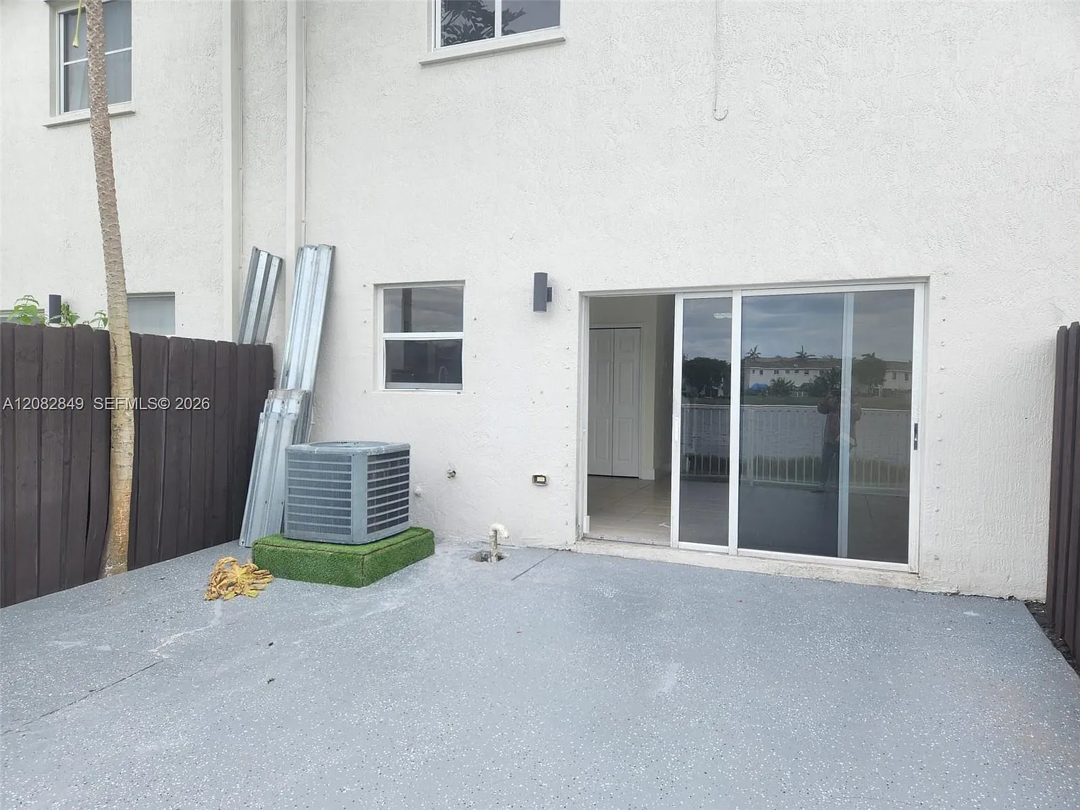 3 bed, 2.5 bath, $225 — Photo 2