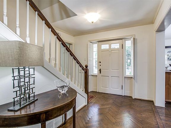 4th image of 4609 Mockingbird Ln