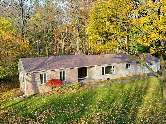 5th image of 404 Woodland Ln