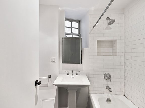 4th image of 53 E 75th St APT 1G
