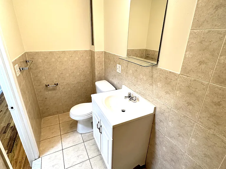 320 E 6th St #4 — Photo 12