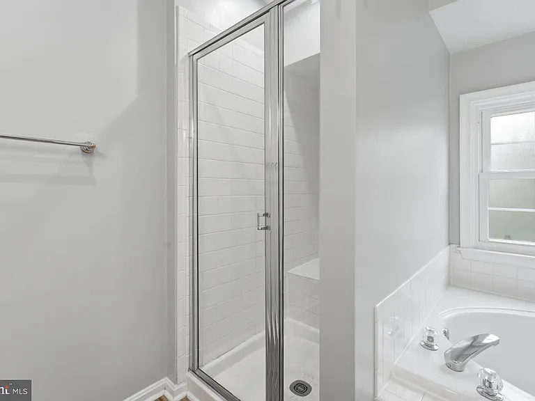 7035 Kings Manor Dr — Photo 37