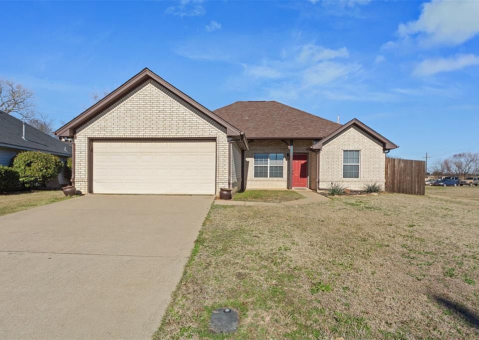 1st image of 402 Meadow Ln
