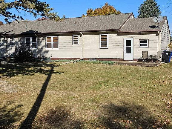 2nd image of 853 1st St SE