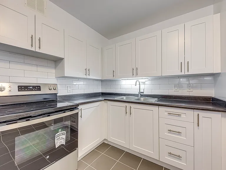 356 Hoffman St — Photo 3