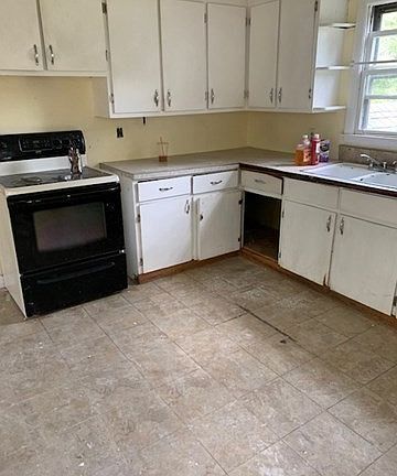 2nd image of 132 Fruit St