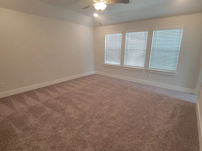 3104 Eddington Dr — Photo 5