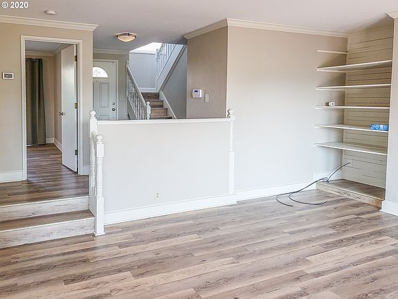 3rd image of 16 NE Spyglass Dr