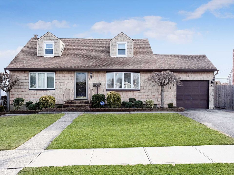 1st image of 3 Greenbriar Ln