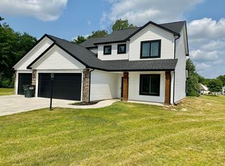 401 Fox Cross Ct, Avilla, IN 46710